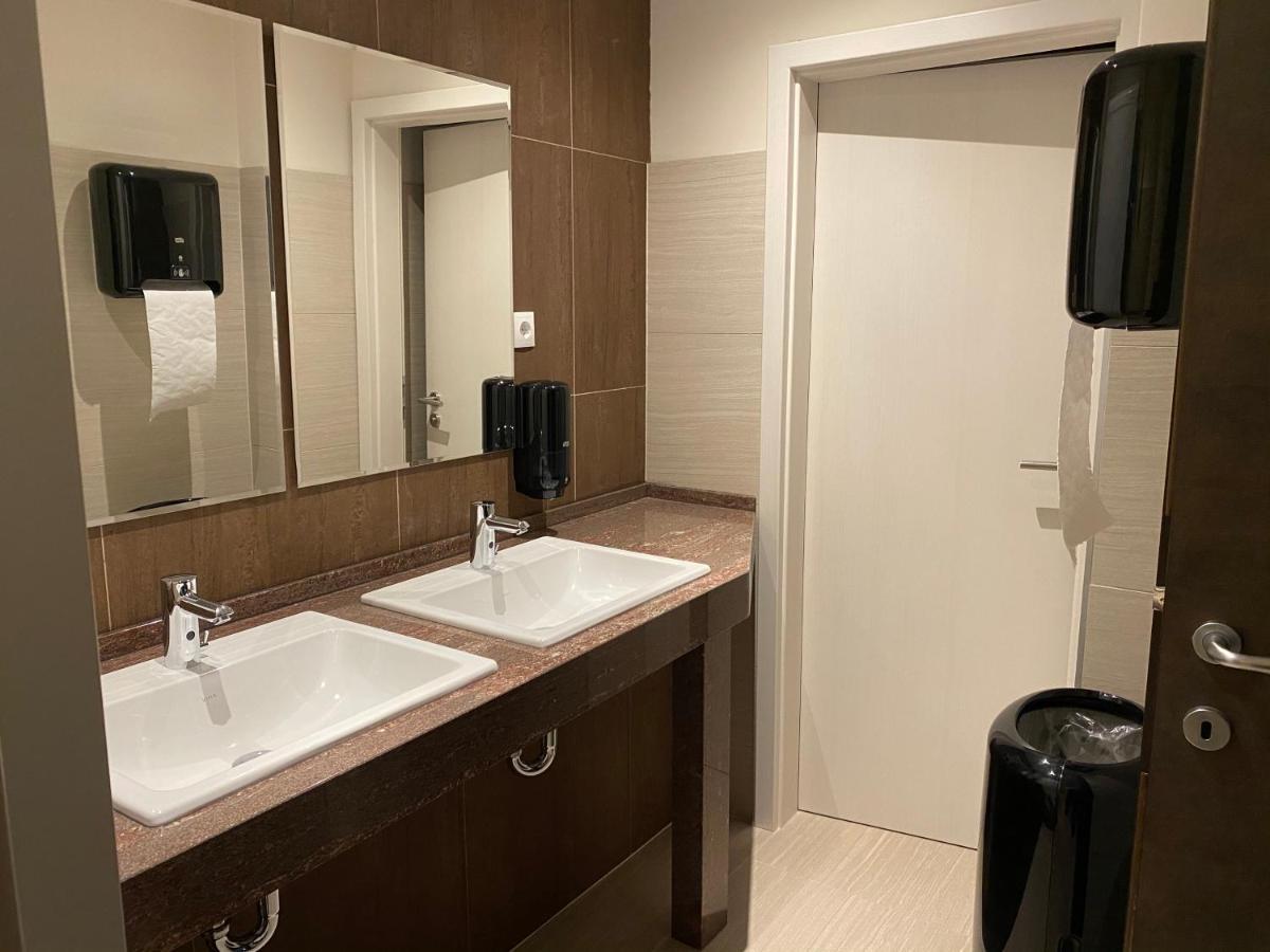 Hotel-Jakobslust Grünstadt Eksteriør bilde